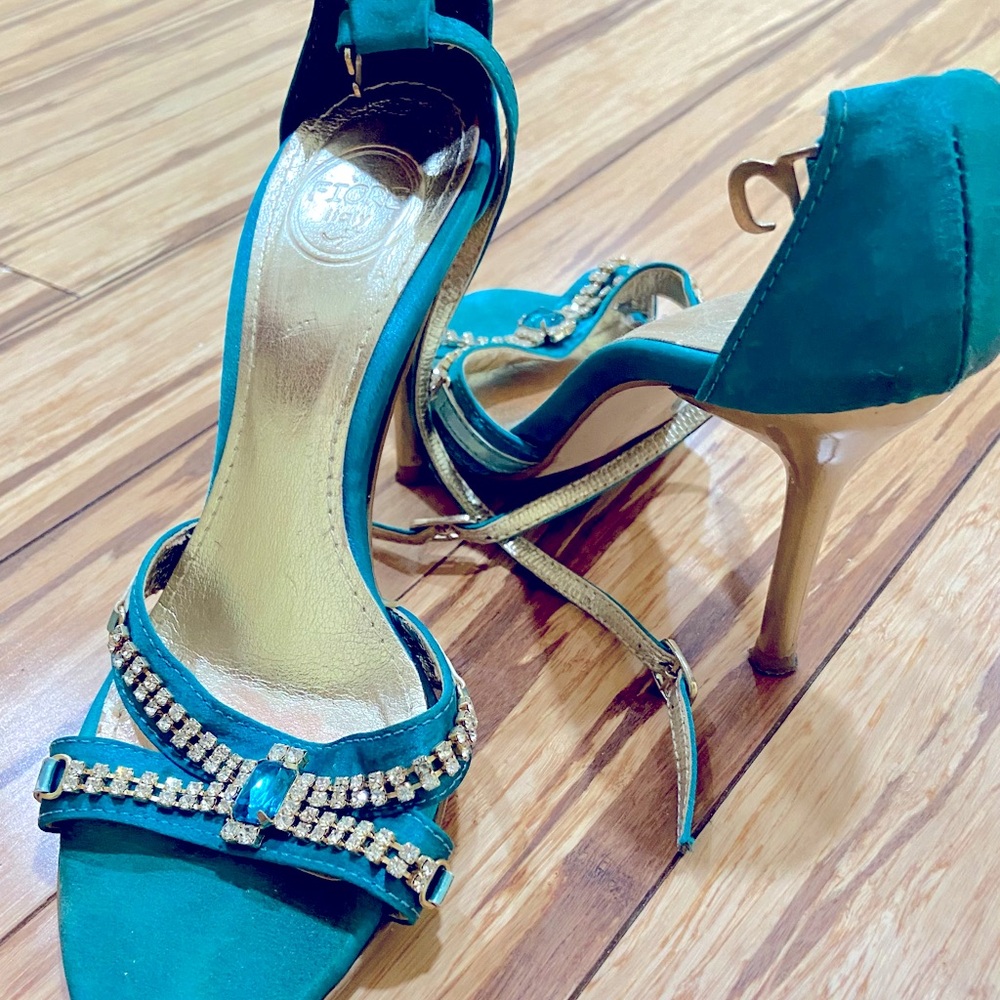 Teal color heals